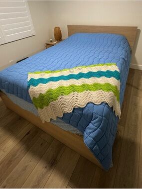 Blue Quilted Bedspread with Green & White Chevron Throw - Unbranded